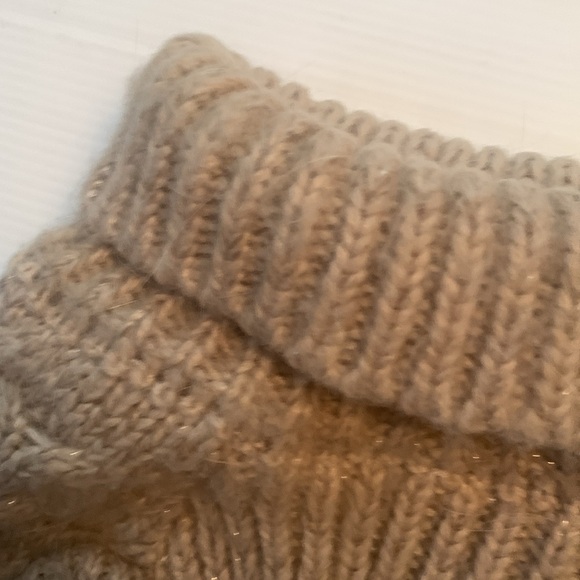 Dog sweater beige with two flowers,size large - Picture 5 of 6